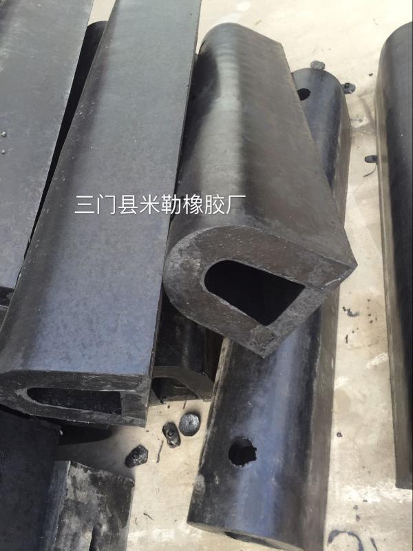 白色D200L橡胶护舷防撞条船用护舷