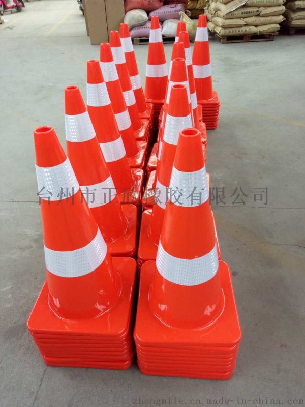 67高PVC方锥 PVC70高路锥厂家